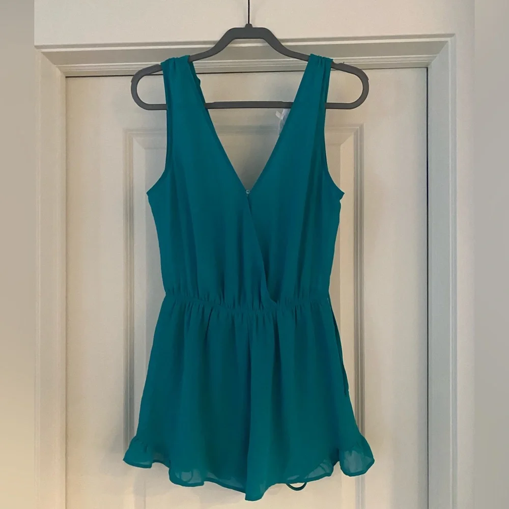 ASTR the label‎ Turquoise Surplice Ruffle Romper Size XS